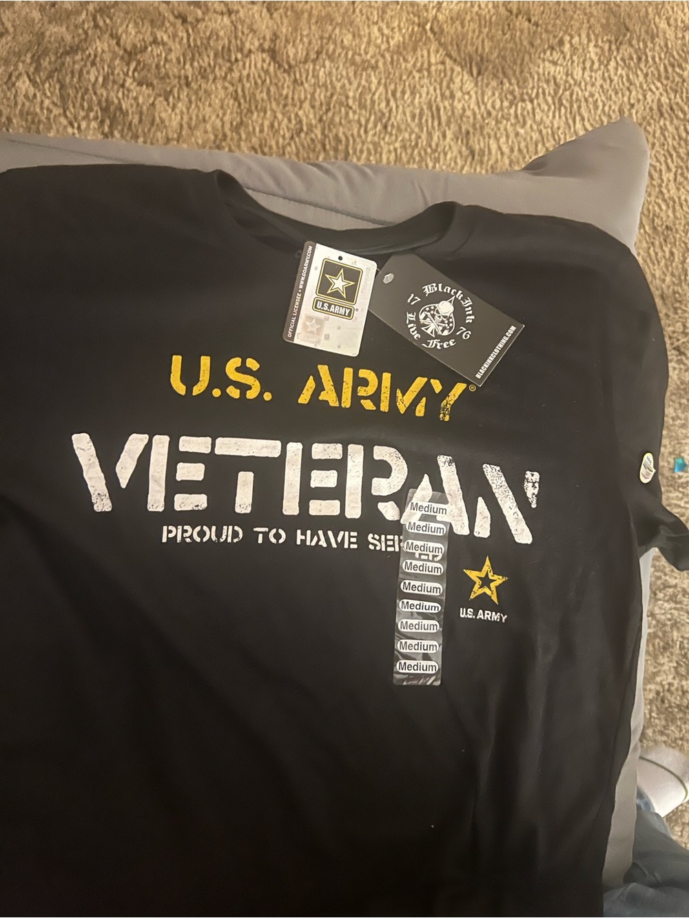 BLACK INK MENS/UNISEX US ARMY PROUD TO SERVE VETERAN MEDUIM GRAPHIC TEE NWT